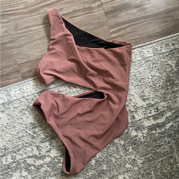 Beach Riot Celine Ribbed One-Piece Bikini - Picture 4 of 5